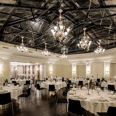 First Grand Szálloda