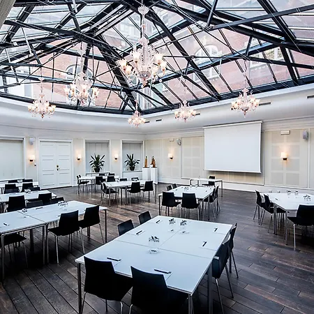 First Grand Szálloda