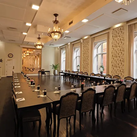 Hotell First Grand 4*