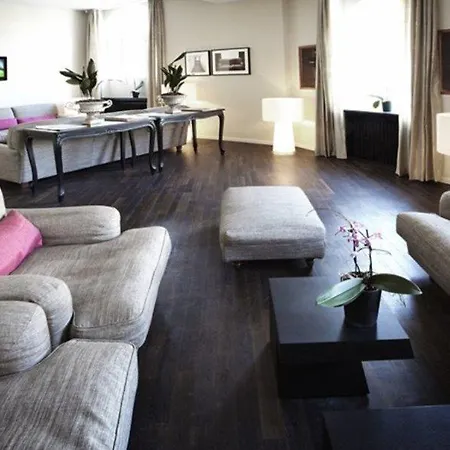 Szálloda First Grand